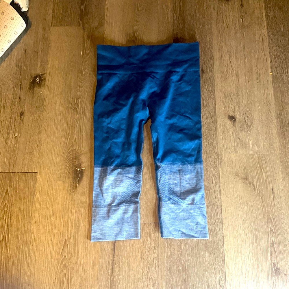 Lulu stretchy capri leggings
